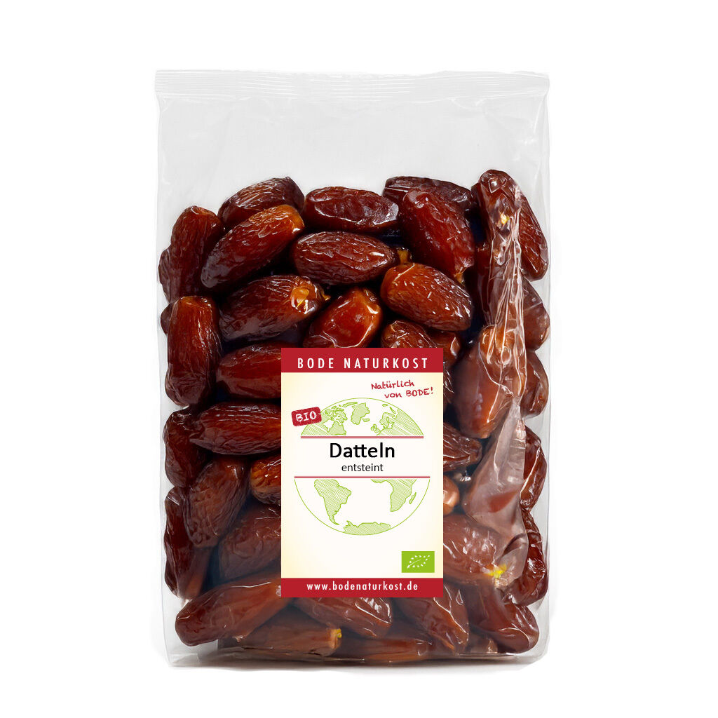 Gennemsigtig plastikpose med brune økologiske udstenede dadler, mærket Bode Naturkost