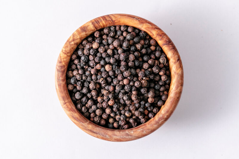 Organic whole black peppercorns