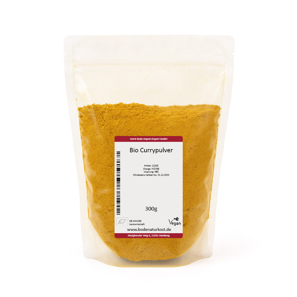 Stående gennemsigtig genlukkelig pose med 300 g økologisk currypulver, hvid etiket med produktoplysninger og vegansk mærke