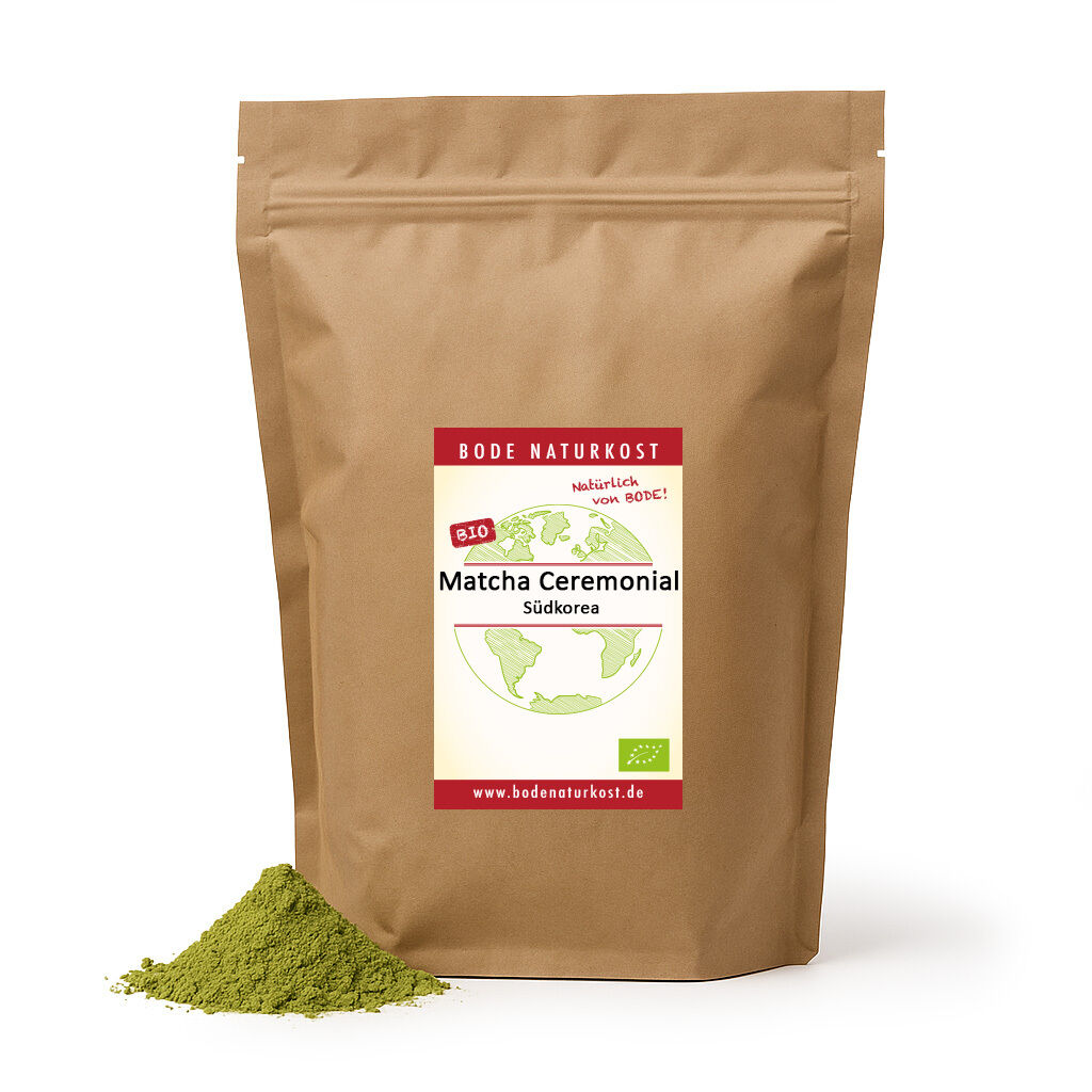 Organic ceremonial matcha powder with loose pile
