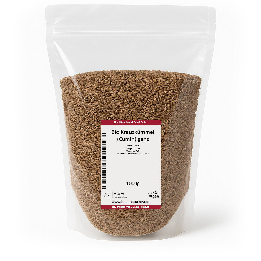 Genlukkelig klar plastpose med 1000 g økologisk hel spidskommen (cumin). Posens indhold er brune hele frø; hvid etiket med vægtangivelse og økologimærke.