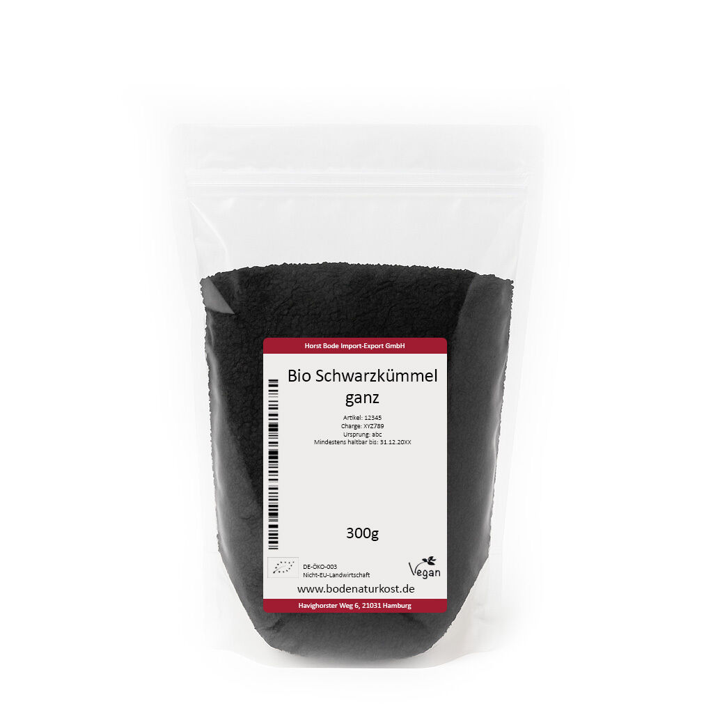 Gennemsigtig genlukkelig pose med økologisk hel sortkommen (300 g); hvid etiket med tekst og stregkode, fyldt med sorte frø