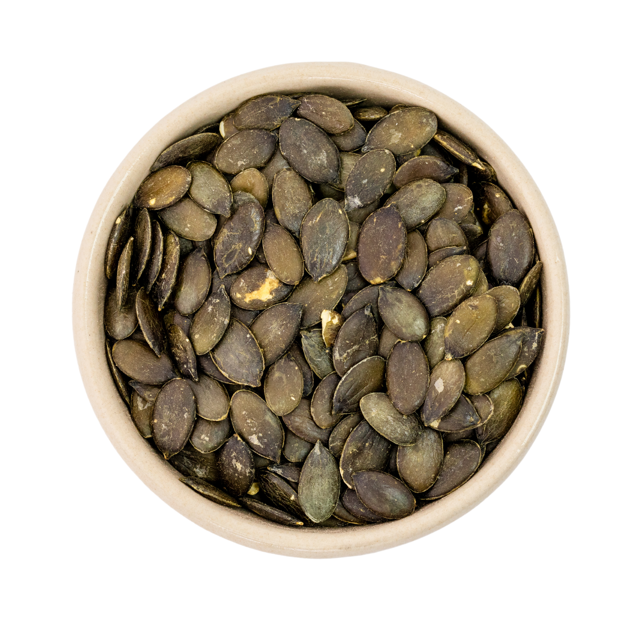 Schale mit geschälten Kürbiskernen (Pepitas) auf weißem Hintergrund